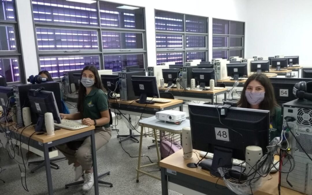 ✅Alumnas participan en Olimpiadas de Informática💻